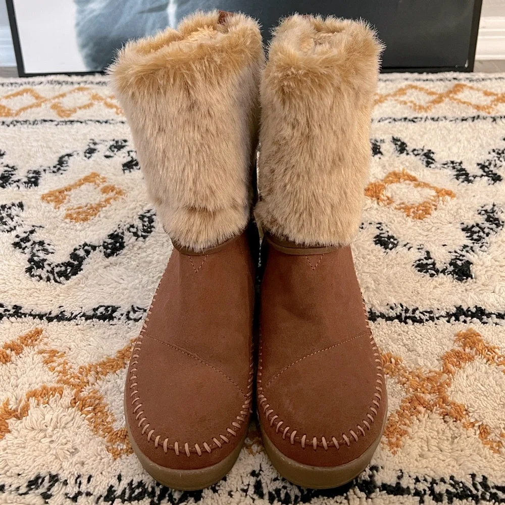 Toms Tan Suede Faux Fur Cuff Winter Boots